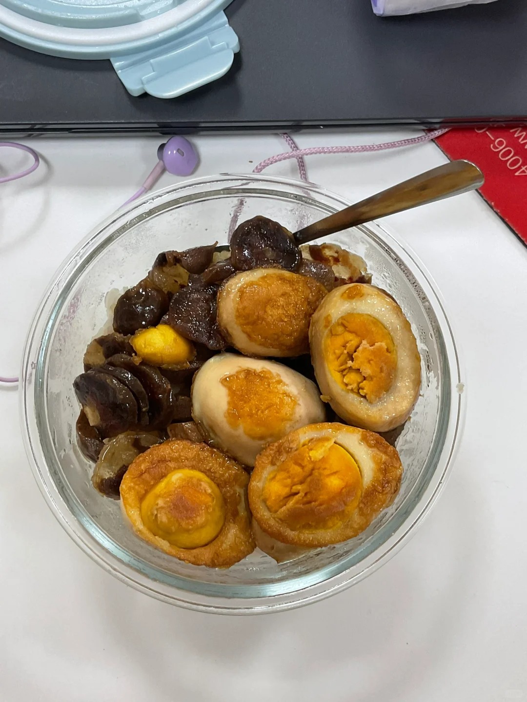 因为这个原因我换了饭盒
因为方饭盒太大了我装了很多然后硬生生吃胖五斤 就换成了小