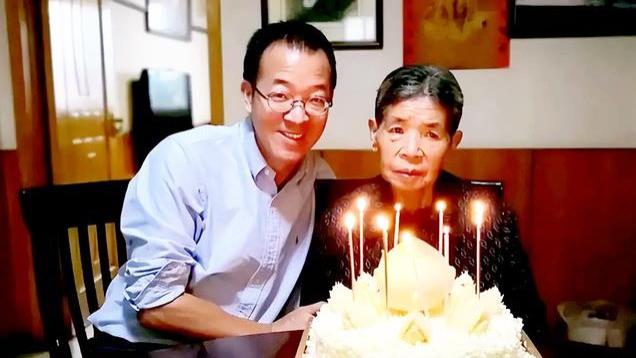 刘强东寒冬里给家乡老人每人发1万元！他想起早逝的妹妹还心痛