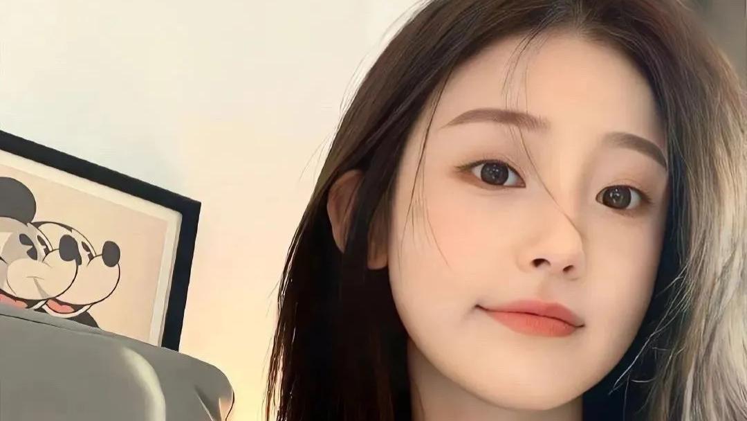 女生很漂亮，但她男朋友都很一般，为什么？