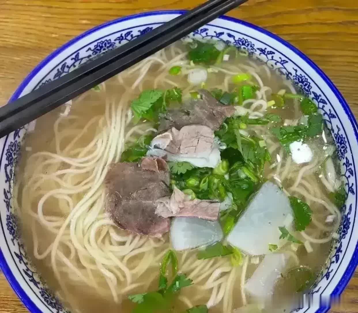 我终于理解了，原来兰州拉面店陷入困境并非偶然！这都是他们自找的苦果！一碗兰州拉面