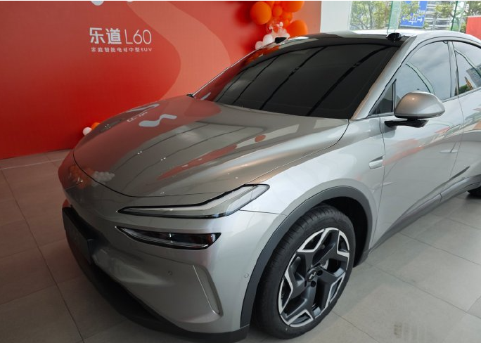 乐道L60电池租用方案的最大敌人是特斯拉5年0利息。
乐道L60长续航版本，整车