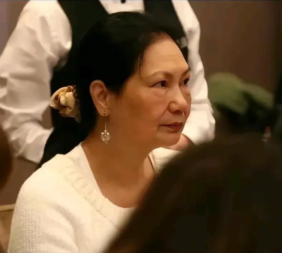 致徐妈妈黄春梅：

请问徐妈妈，女儿大S一走，具俊晔和徐家还有什么关系吗？徐家和