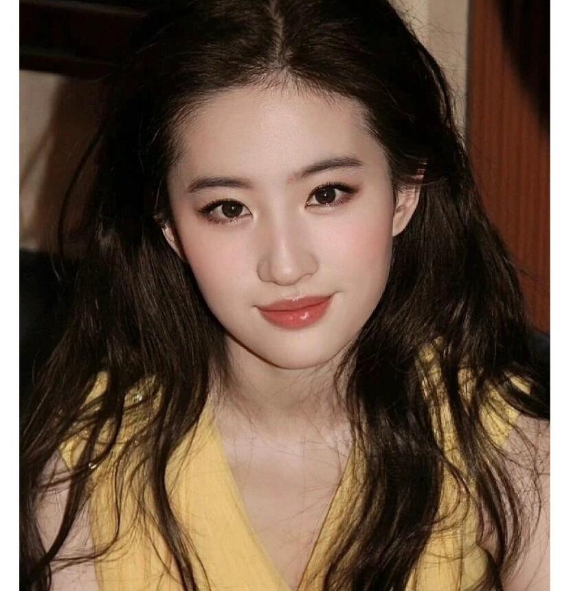 刘亦菲的长相符合美学逻辑！