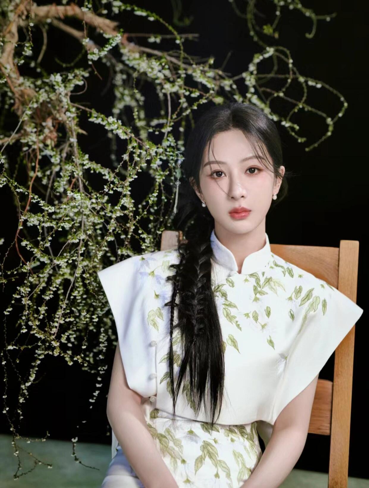 杨紫的新中式珍珠耳环造型独美