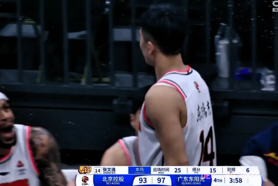 胡明轩在，宏远4胜5负。他不在，4胜2负！看过徐杰的比赛后，胡明轩要学一下张文逸