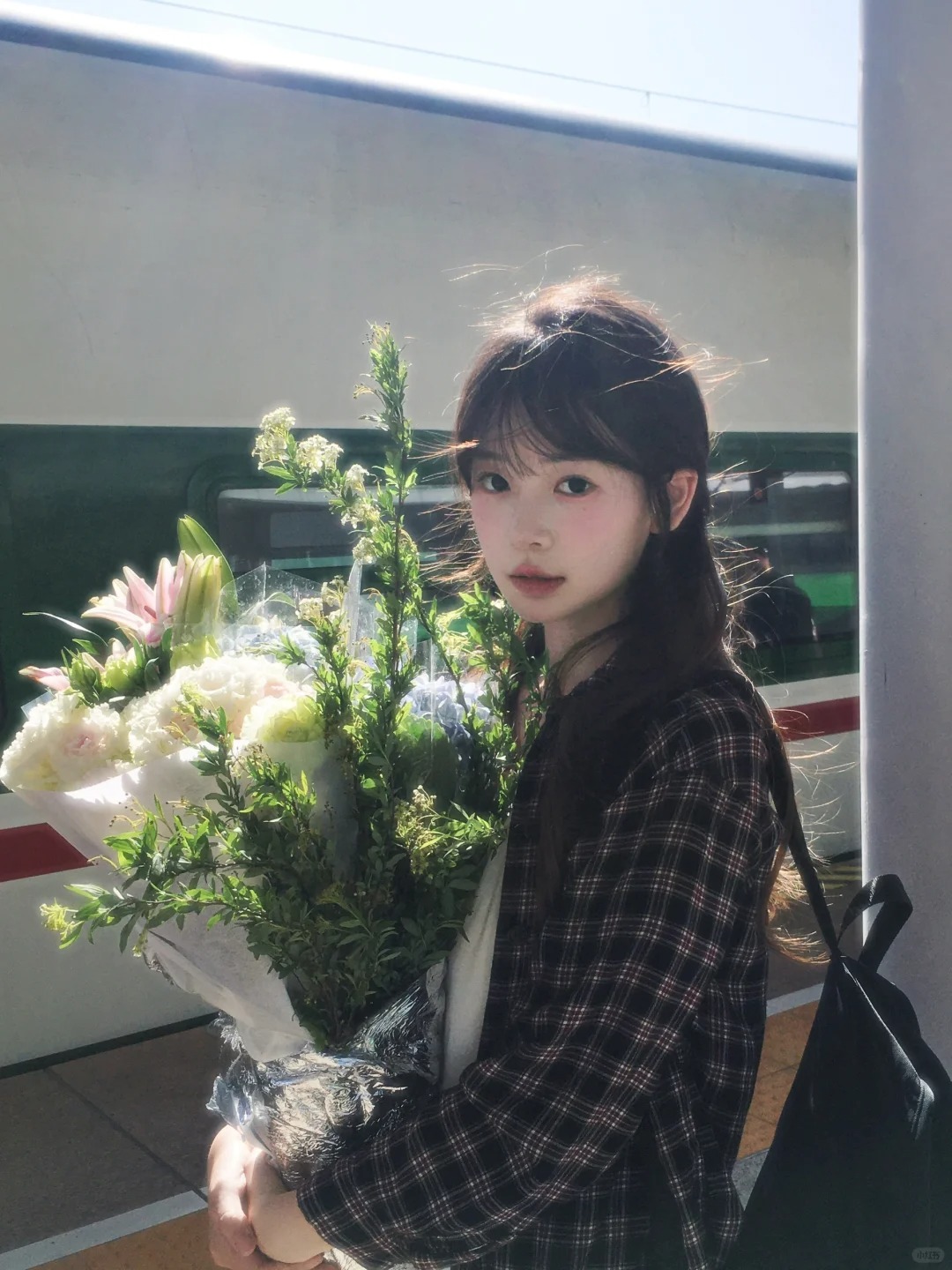 永远为蓬勃的生命力心动
在站台上遇到一束绝妙的光！！
