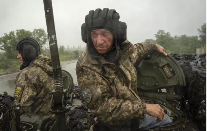 俄罗斯公布乌军损失数字。

俄罗斯卫星通讯社报道，俄罗斯国防部20日称，在整个作