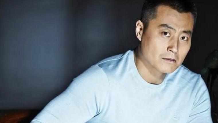 演员任程伟，娶黄蕾到地下室共患难7年，成名后换房子不换糟糠妻