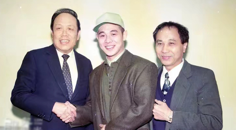 1994年，56岁的黑帮大佬杨登魁，对着18岁的“干女儿”大S说：“如果我年轻2