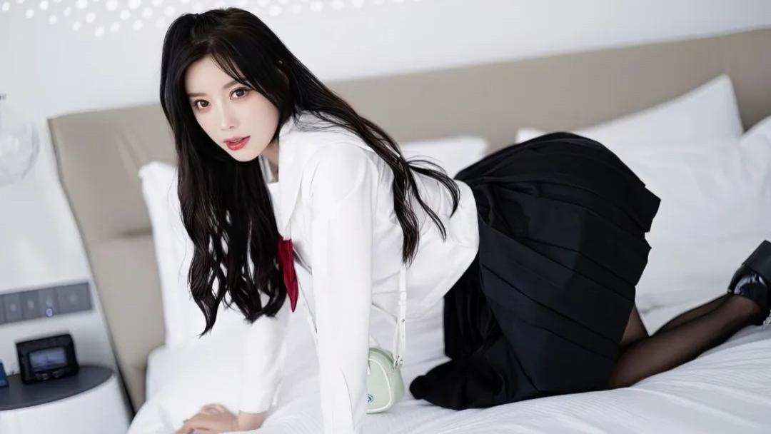 壁纸故事｜JK裙少女--得不到的白月光，也许一辈子都忘不了吧