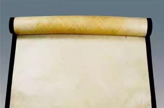 一卷普通不起眼的草席，竟然藏着王朝没落的秘密和文化传承的重量，这本身就是个耐人寻