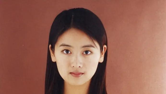 演员杜雁冰：靠一部剧吃一辈子，二婚嫁给“软饭男”，如今丈夫红到令人嫉妒