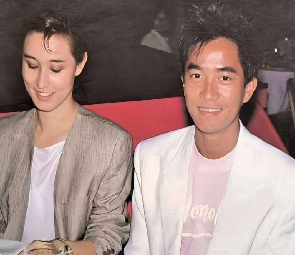 1984年，陈百强首次出道，是他的中澳混血女友卡琳娜。这个女孩长相网络，气质也很