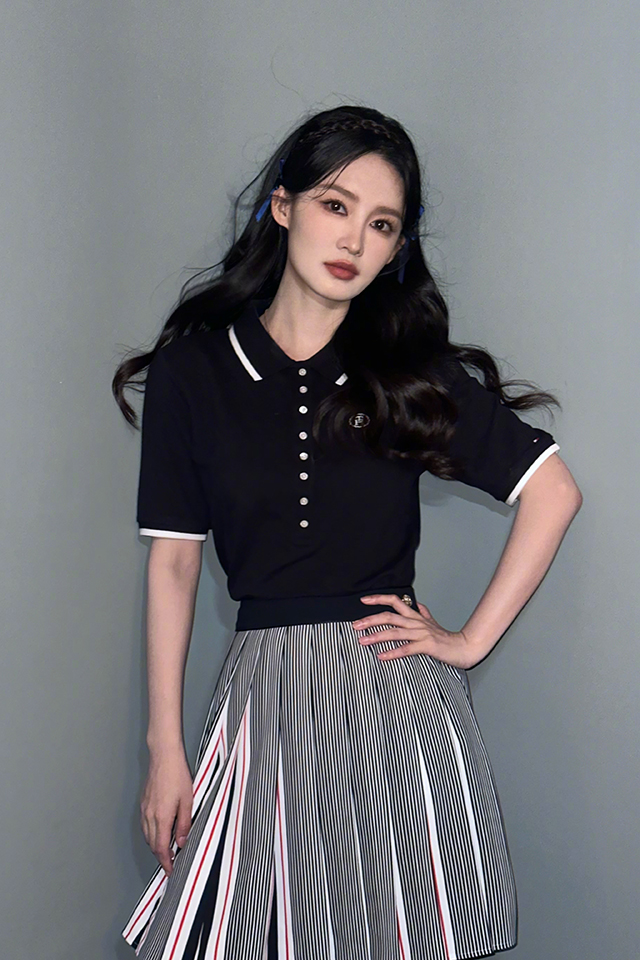 李沁学姐妆，虽谈不上美艳，胜在明媚。