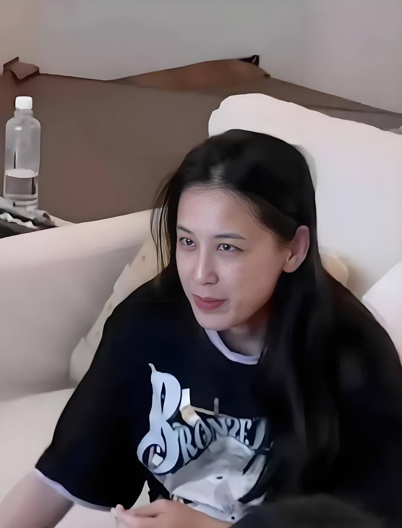 黄圣依的素颜和化妆真的没差多少啊！果然杨子还是有眼光，黄圣依确实是一个天然大美女