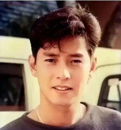 谭咏麟和妻子丁克后又老年得子