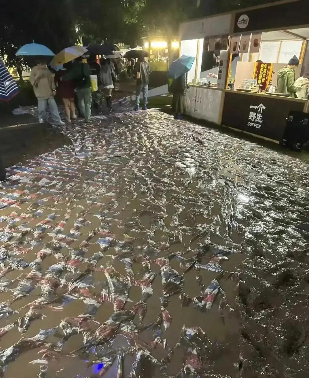 搞笑幽默趣闻：这就是传说中的这一代人没苦硬吃吧？！哈哈哈哈哈