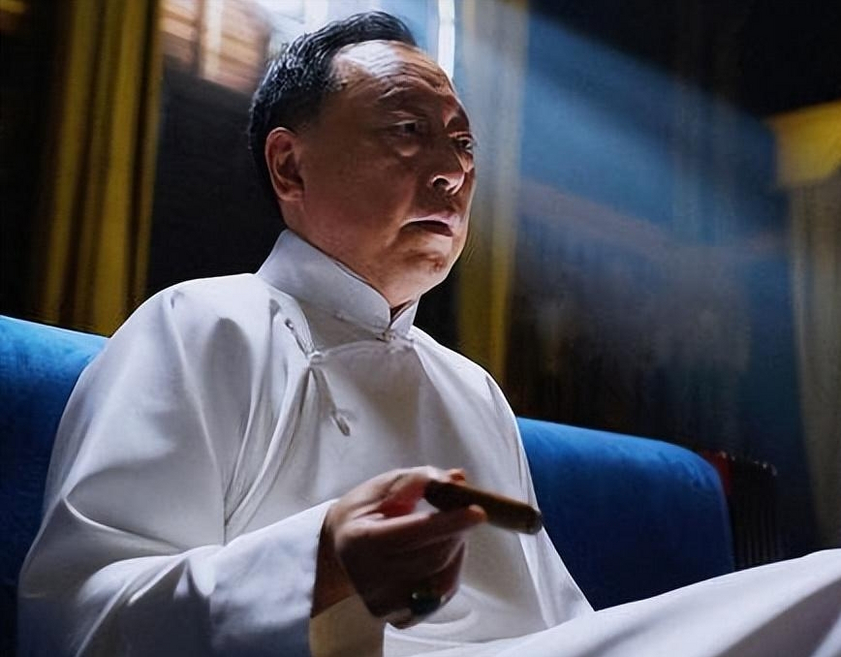 一次，导演吴京给演员倪大红发了个红包，倪老师拒收，他说：“我若收了你的红包，才是