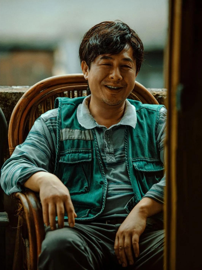演员，张颂文说，我很少演爱情戏，我认为喜不喜欢一个人，爱不爱一个人，能不能跟这个