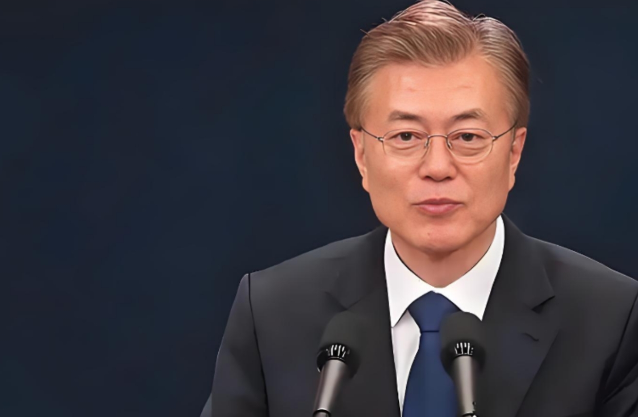 尹锡悦最不该得罪的人就是文在寅。文在寅这个人真的很厉害。他担任了韩国总统，却能全