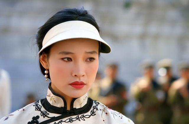 春晚至今都后悔邀请她,捧个“白眼狼”,导演:当时我都不想活了(春晚被吐槽的歌手)-第9张图片-九妖电影 春晚至今都后悔邀请她,捧个“白眼狼”,导演:当时我都不想活了(春晚被吐槽的歌手)-第9张图片-九妖电影
