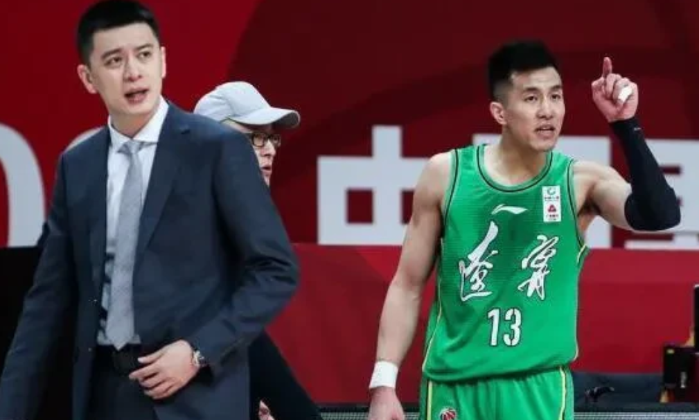 杨鸣:国家队员怎么了？场上就不需要按照球队的战术体系打球？

付豪:这也不是我的