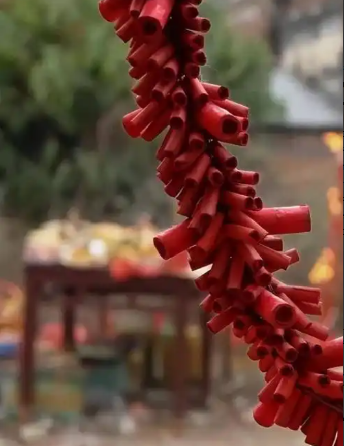 为什么感觉现在年味越来越淡了？


有人给出了这样一个回答，其实小的时候也没有很