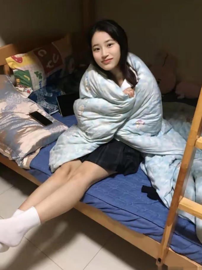 老婆的宿舍，不让走咋办？
！哈哈哈哈 [大笑][大笑][大笑][大笑][大笑]