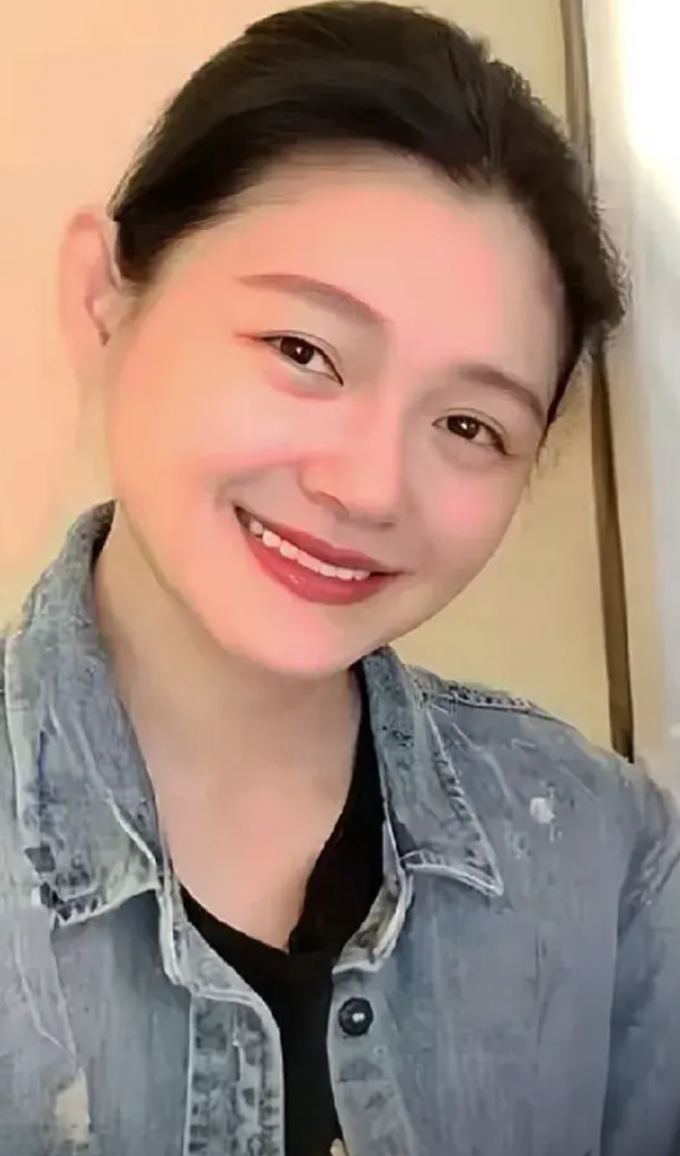 原来张兰给汪小菲办了信托基金，
那可是好几个亿。
再加上汪大爷还有北京四合院，