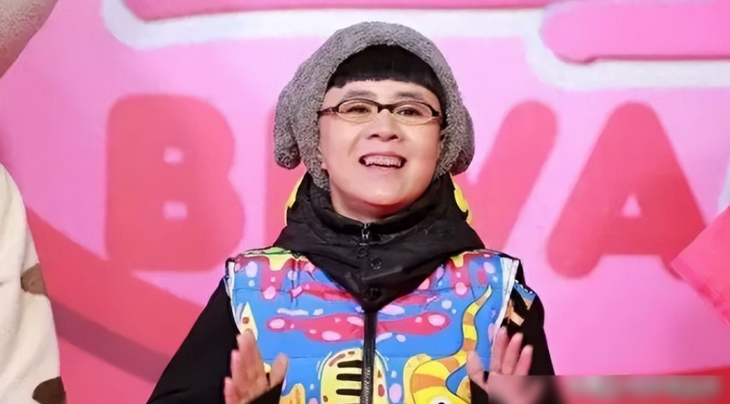 金龟子真是惹不起，最近因为百日宴被喷得体无完肤！

近日，金龟子参加外孙百日宴，