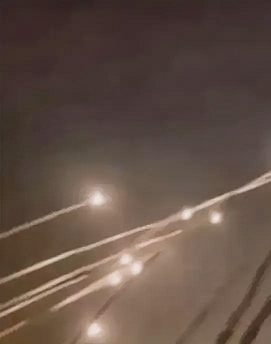 以色列的“铁穹防御系统”面对密集的导弹攻击时，拦截效果却像一块浮冰，随时可能沉没