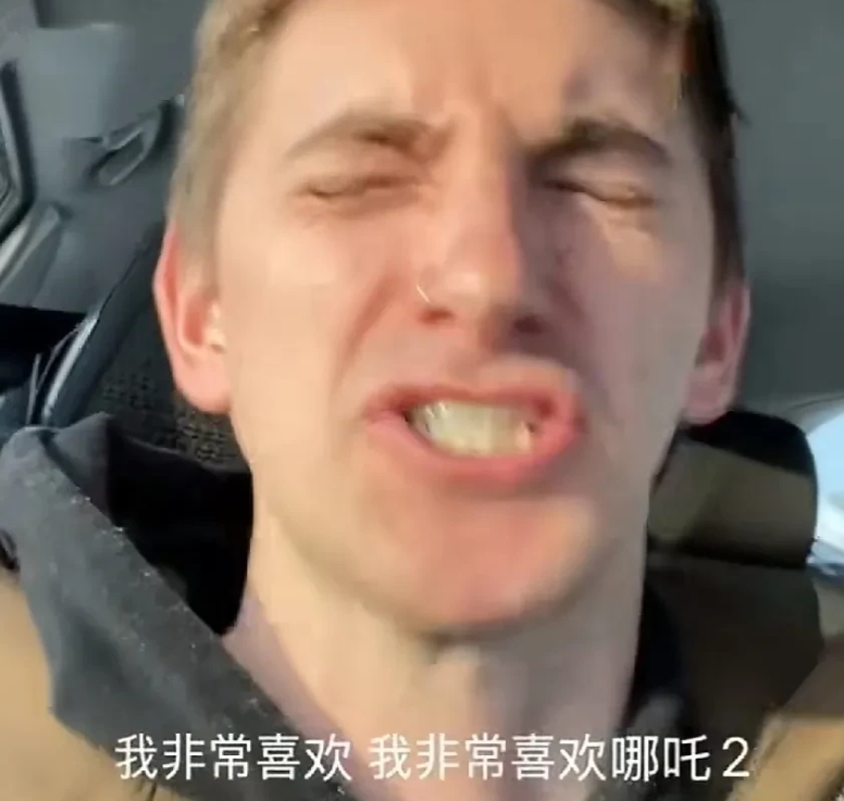 哪吒为何直至现在才在香港公映呢？这里有个小插曲！香港的三家放映机构都想获取哪吒的