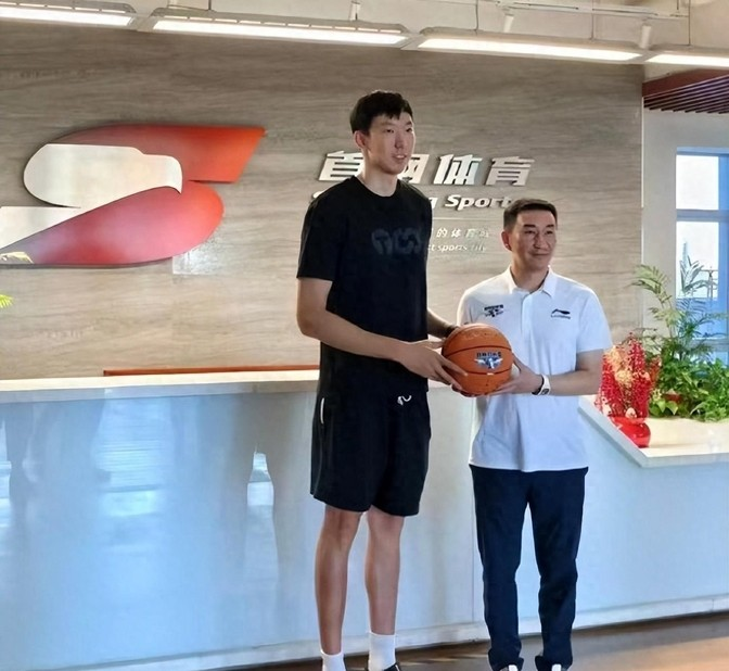 著名经纪人睢冉最近可是乐开了花，不仅仅周琦加盟北京男篮，更因为——
1、周琦以4
