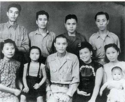 1949年9月，蒋经国来昆明，让沈醉做好暗杀卢汉的准备，并说：干掉卢汉后，将由第