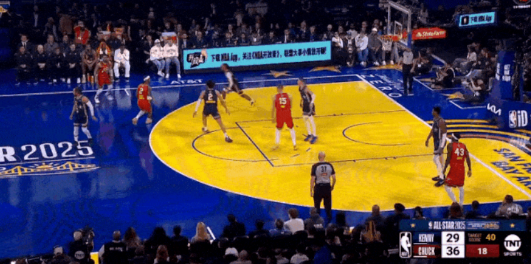 关键时刻五分绝杀！鸭梨要拿MVP！
在今天NBA全明星赛史密斯队vs巴克利队的比