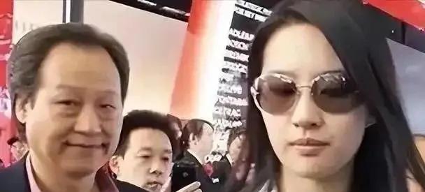 最近网上关于刘亦菲的感情传闻传得沸沸扬扬，后台好多小伙伴都在追问我相关的消息，其