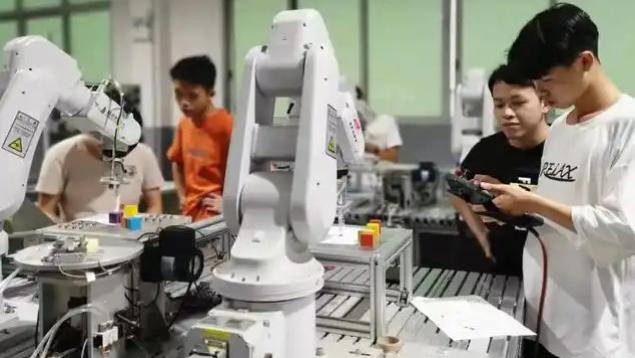 工业机器人专业：当下就业与收入的分析