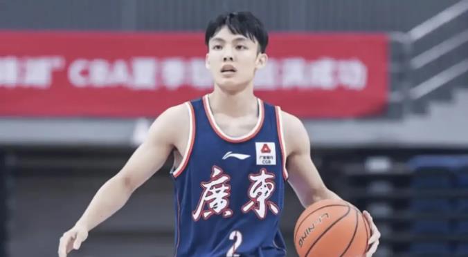 说说CBA物美价廉的几位球员：
1、李炎哲。年薪只有160万，新疆队的内线支柱。