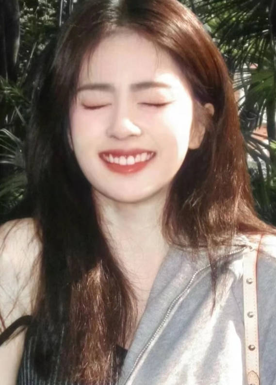 白鹿是充满魅力的美女