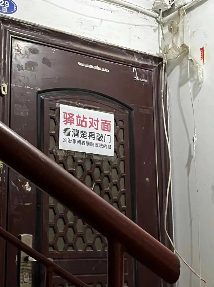 感受到了这家人的无奈。
