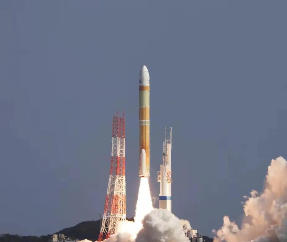 日本第五枚H3大功率运载火箭成功发射区域导航卫星。
现在看来，日本、印度近来接连