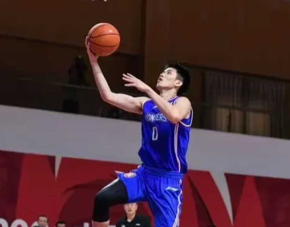 巨人杀手主场失威风！102：108天津，已不配巨人杀手，看三点

1，首节一开始