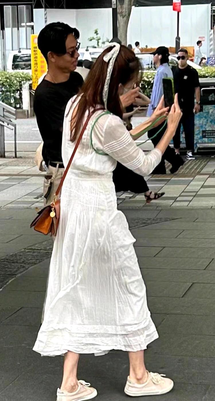 林志玲婚后现身日本，穿搭引热议
