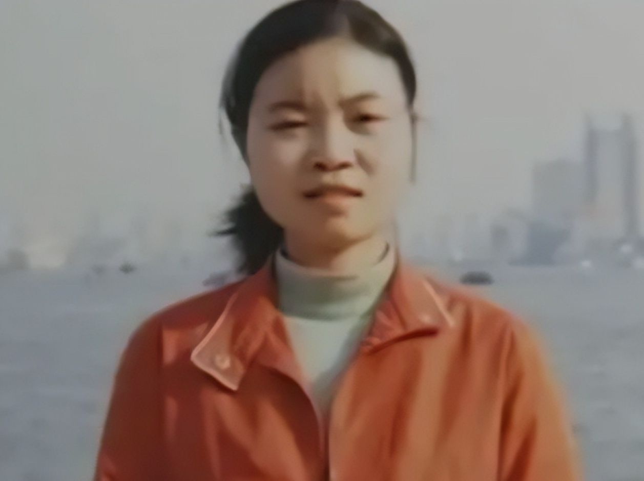 2009年，两次“带母上学”的湖北学霸杨元元，在研究生宿舍自缢身亡：活生生被母亲