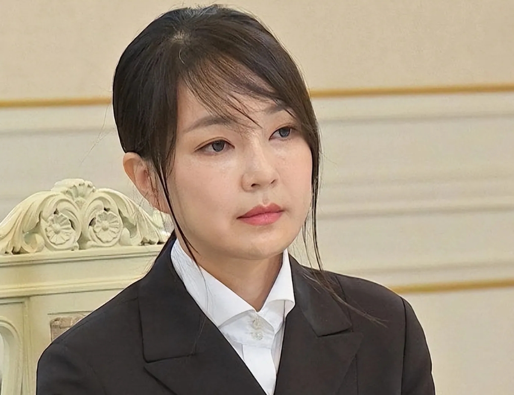 文在寅“吐槽”尹锡悦：后悔提拔，背后另有隐情？
前韩国总统文在寅最近公开表示后悔