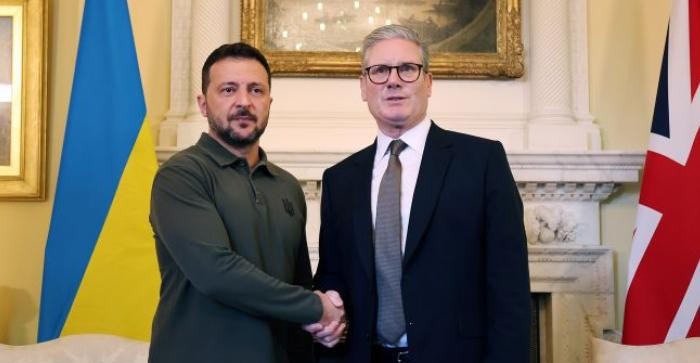 哪里有战争，哪里就有英国人的身影，不愧是“二战”唯一打满全场的国家，看看这手握得