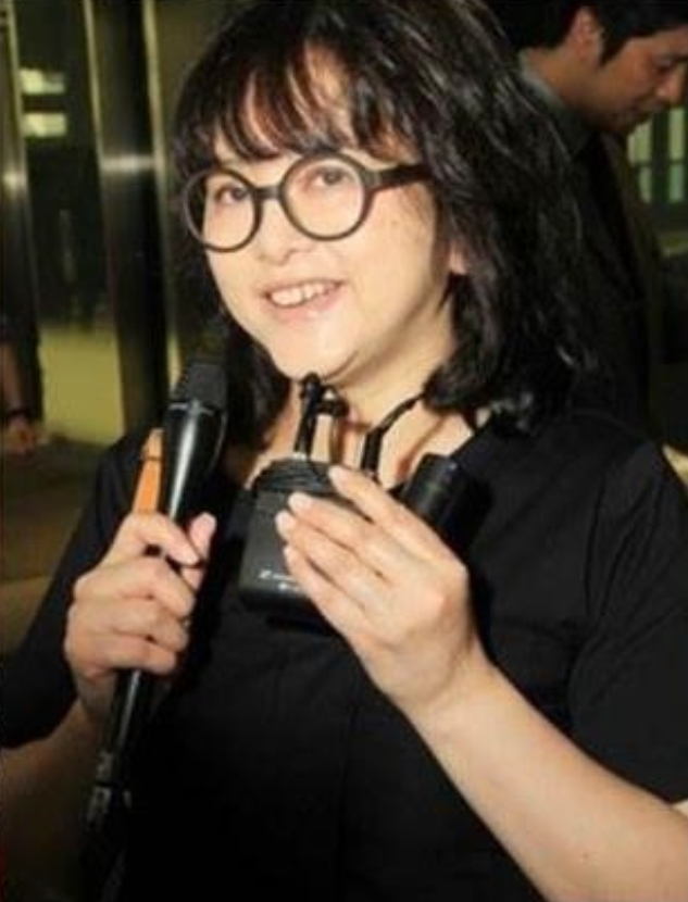 叶蕴仪曾是与周慧敏齐名的香港“玉女掌门人”，小圆脸配上一双水汪汪的大眼睛，实在是