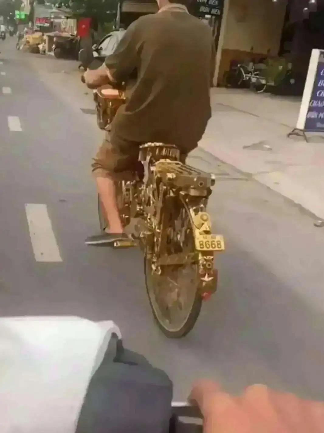 他的尊严，算是保住了吗？

这车子居然有车牌