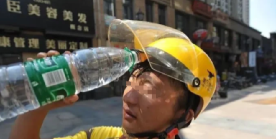 周扒皮现世！今年5月，江苏南京，男子54天跑了2182单外卖，平均每天干12小时