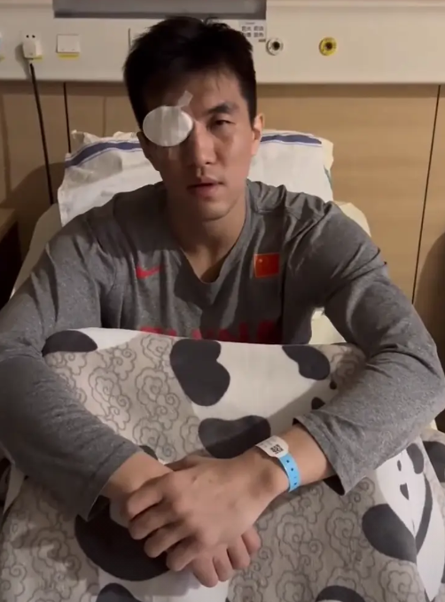 弄伤郭艾伦之人疑似被扒出！大侄子寒心：没一点担当，不像个男人
郭艾伦在社交平台上